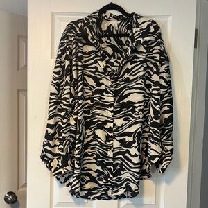 H&M Monochrome Abstract Print Blouse